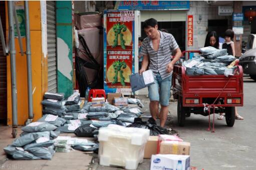 一至八月农村地区快递收投量超二百八十亿件