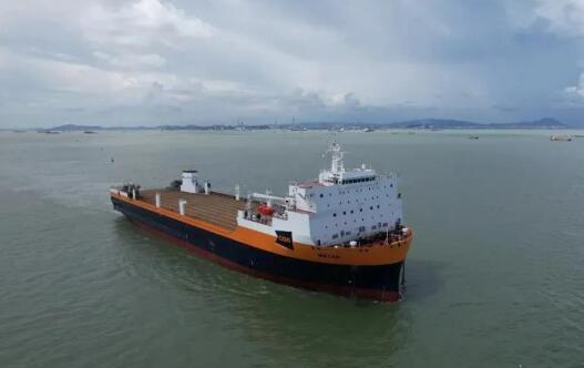 全球最大双层变轨滚装火车船再交一艘