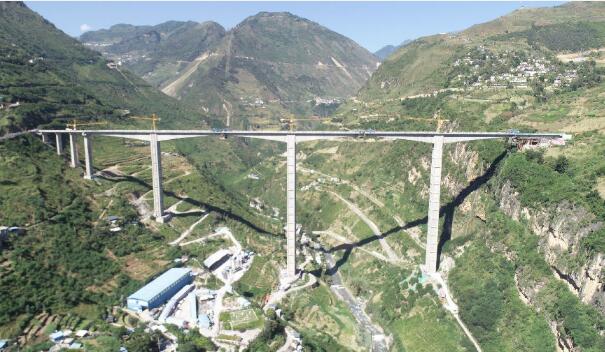 世界第一高墩金阳河特大桥顺利合龙 预计年底通车