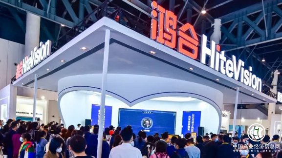 鸿合“亮剑”成都教装展