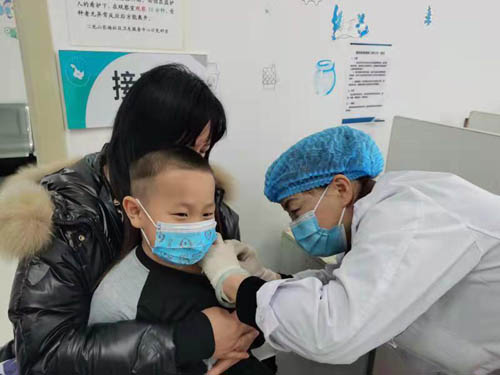 黑龙江北大荒农垦集团二龙山农场有限公司开展3-11岁新冠疫苗接种工作