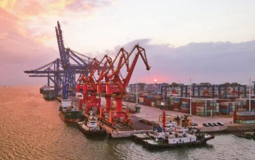 100万标箱！中远海运洋浦国际集装箱码头吞吐量再创新高