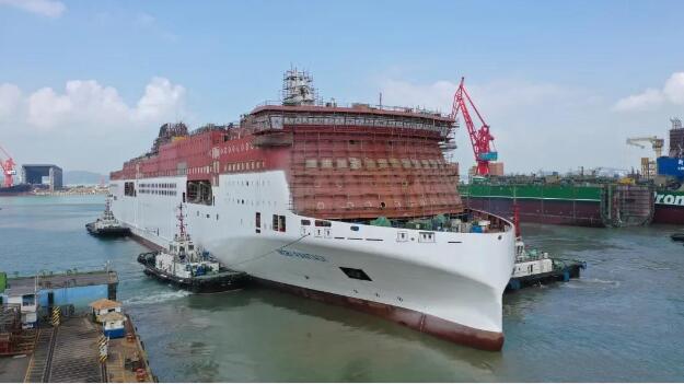 中国船舶集团建造全球最大豪华客滚船出坞