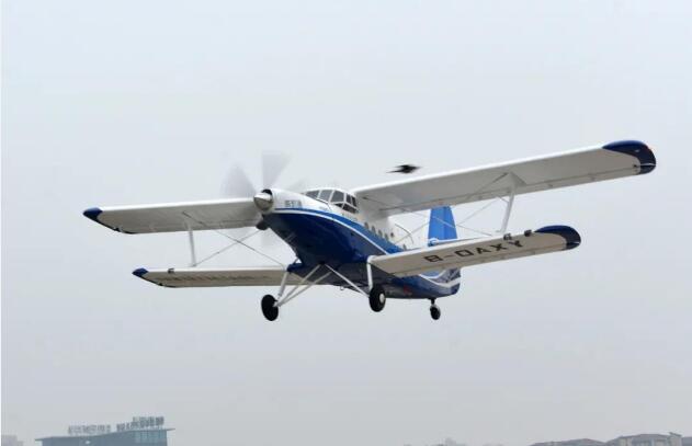 换装涡桨发动机的运5B飞机首飞成功