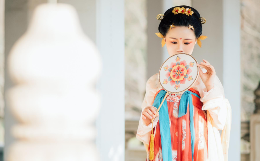 汉服“热”起来也要“冷”思考