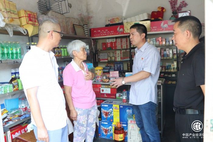 爱心 用心 7年如一日的帮扶路