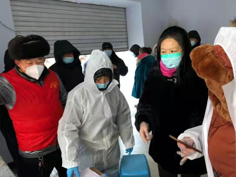 黑龙江省富裕县总工会防疫普法相得益彰