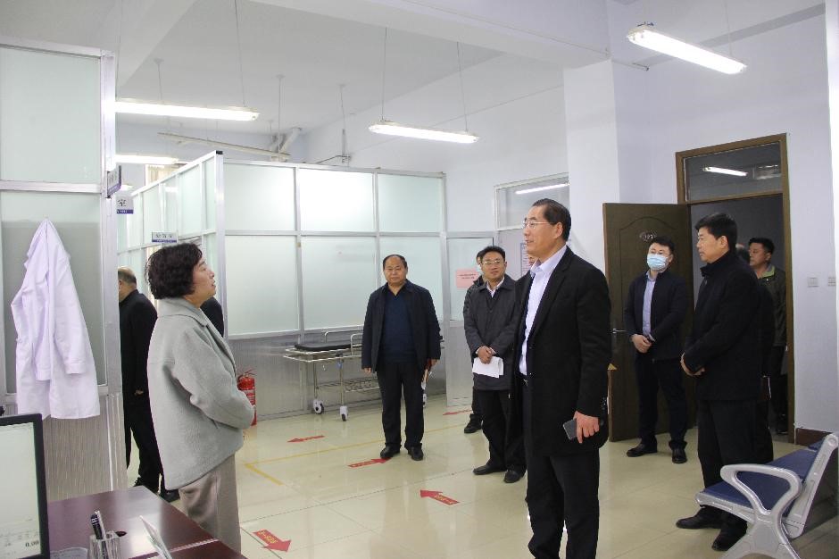 主任柳俊林,副主任郭磊,学工处处长孙树兵,卫生所徐学东参加此次活动