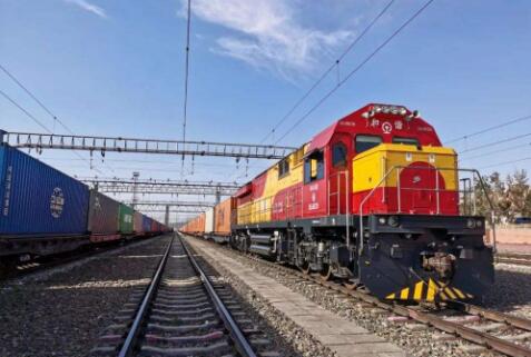 服务国内国际双循环 新疆铁路运量破1.8亿吨