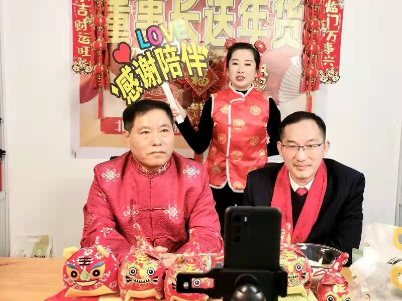 黑龙江前进农场有限公司董事长化身网红主播“送年货”