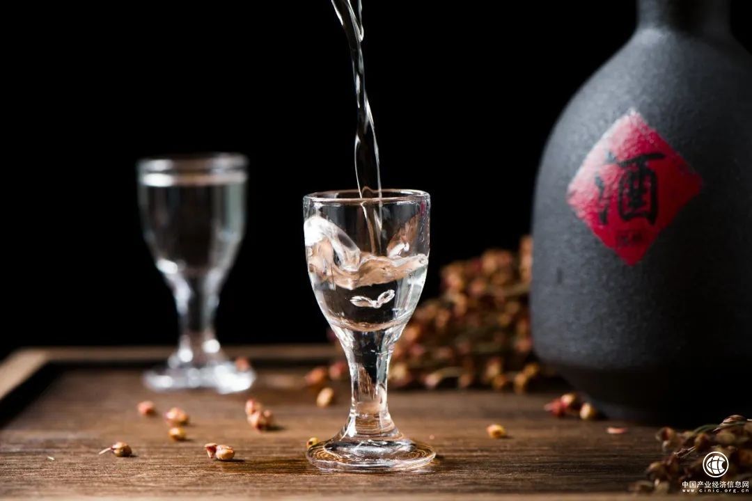  茅台1935入局白酒千元价格带“酣战”