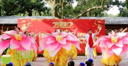 牛奔虎跃春愈新——各界群众欢度新春