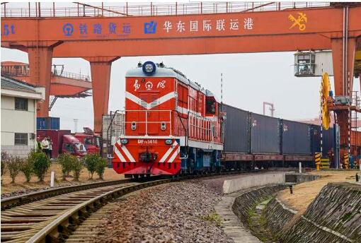 春节期间中老铁路国际货运量超2万吨