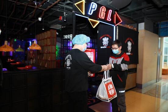 胖哥俩春节送温暖活动在京举办