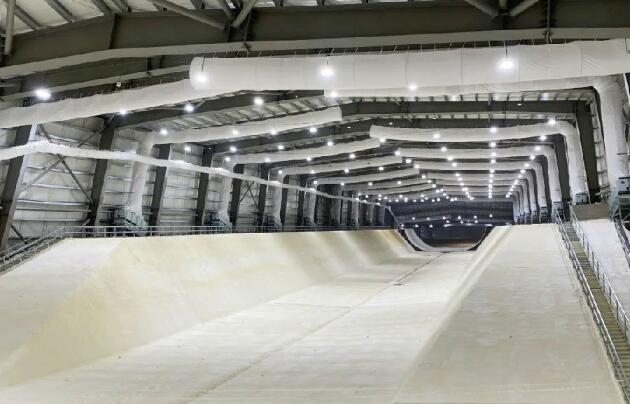 中国铁建定制世界最大室内U型池助冬奥选手“雪上飞”