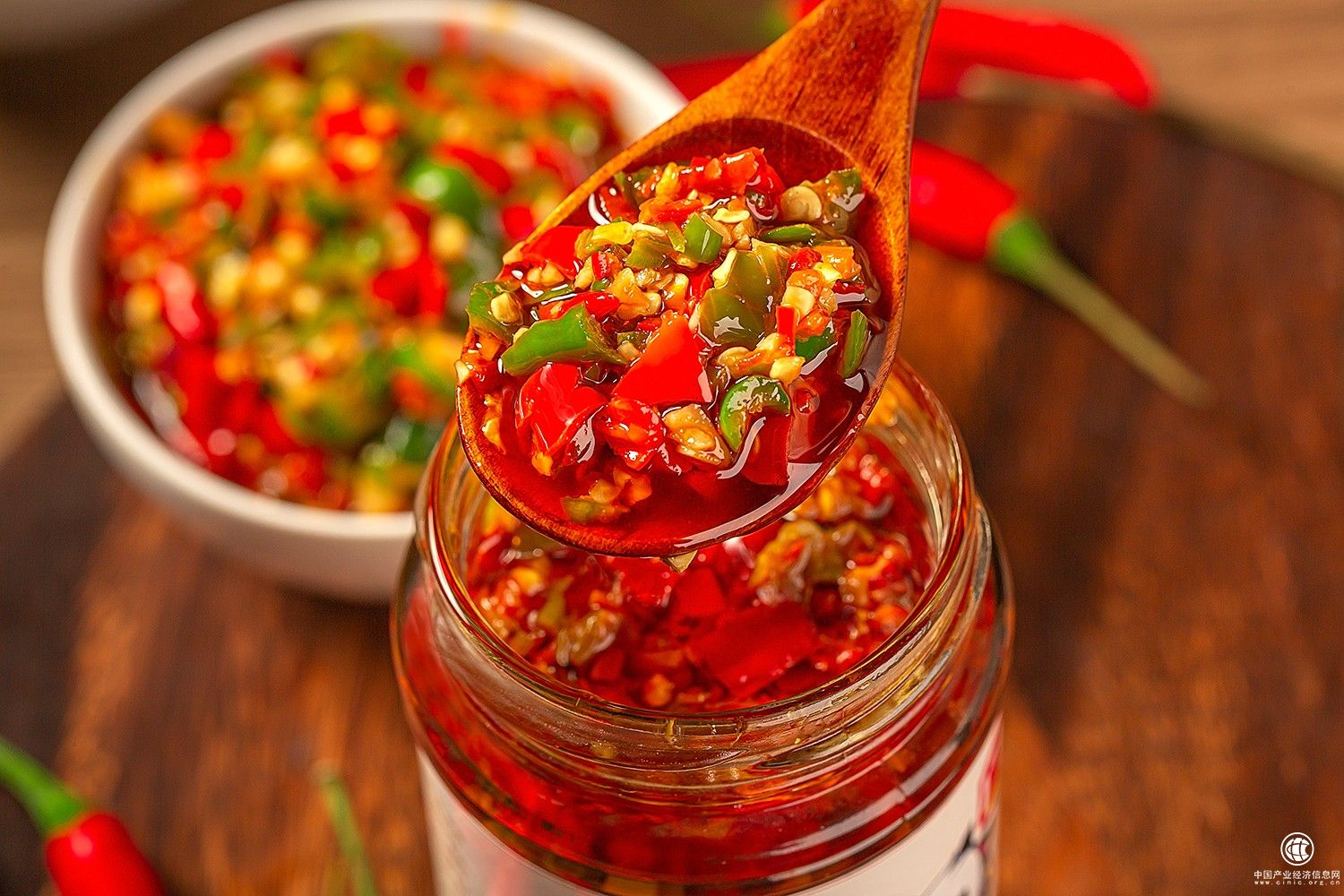  广乐食品：四川如此多椒 引无数吃货竞折腰
