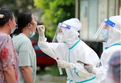 我国本土疫情还处在发展阶段、轻型病例和无症状感染者实行集中隔离……权威回应!