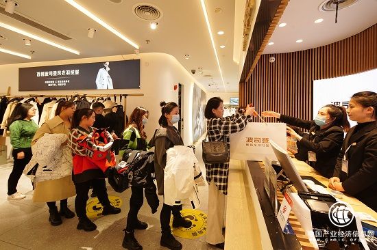 服装行业加速洗牌，波司登如何破局出圈？