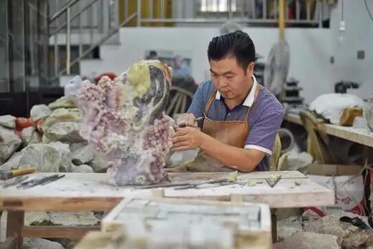 打造产业金名片 青田石雕铺就乡村振兴富民路
