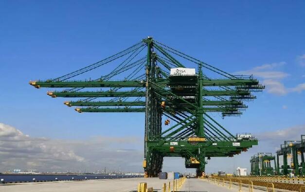 新加坡大士港自动化码头首批设备完工 中交集团承建