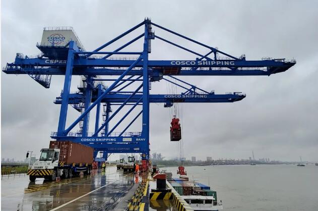 中远海运港口武汉码头正式开启外贸业务