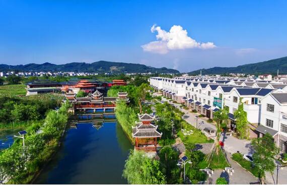 长廊串联、绿植遍布、无障碍出行——深入推进以人为核心的新型城镇化