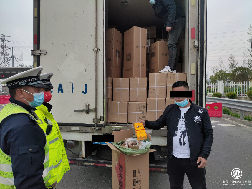  浙江苍南：查获一起超230万元专车运假案件