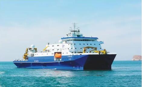 我国最大深海装备综合试验船首航