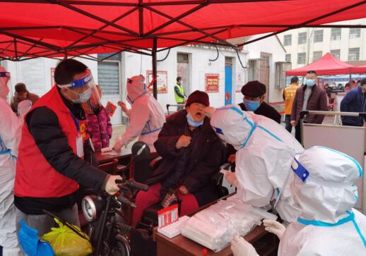 江苏连云港赣榆区：同心抗疫“夫妻档” 用平凡演绎最美