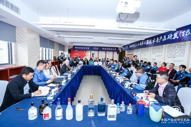  敢于和八大名酒同台竞技，江小白的底气来自哪里？