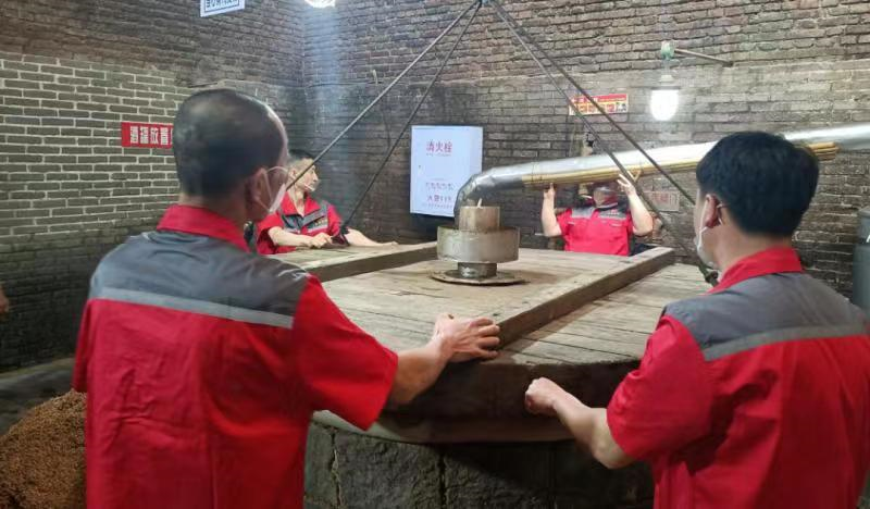 黑龙江富裕老窖公司开创谷雨封藏大典新局面