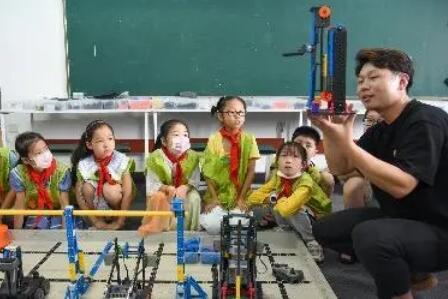 教育部：科学、综合实践活动开设提前至一年级