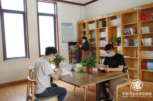  宁陵县烟草局（分公司）组织开展“春暖花开共阅读”读书月系列活动