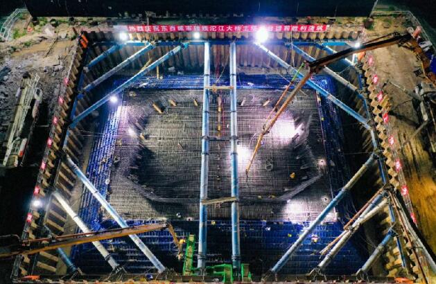 世界在建最宽独塔混合梁斜拉桥主塔基础工程完工