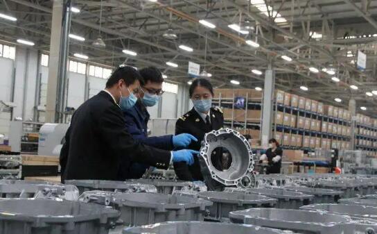 减免房租、再减半征税、缓缴社保费！四部门出台26条举措降成本