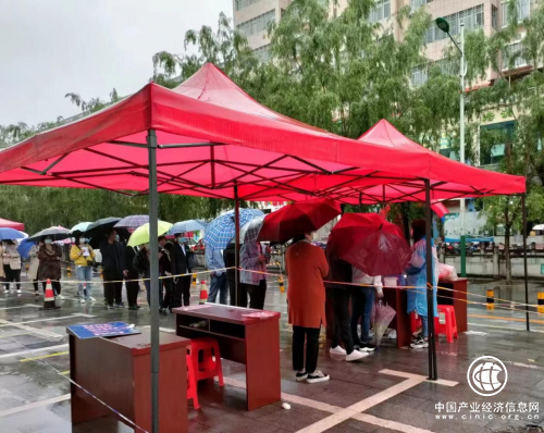 河南西峡烟草：“疫”“码”当先  风雨无阻