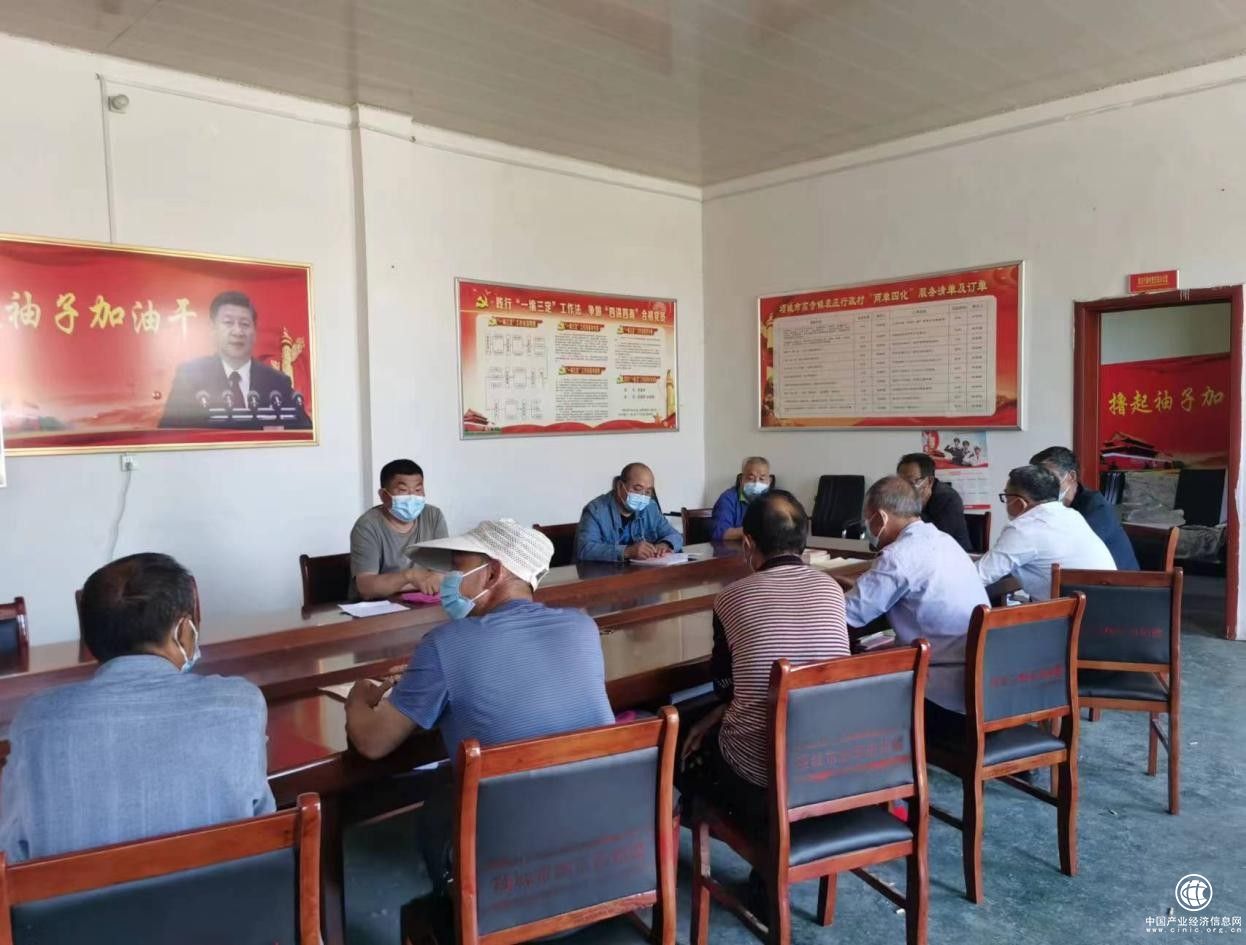  勇敢“逆行”的“三轮车”书记