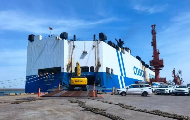 助力中国汽车走向世界 国内最大车位汽车船创下单航次装货体积新纪录