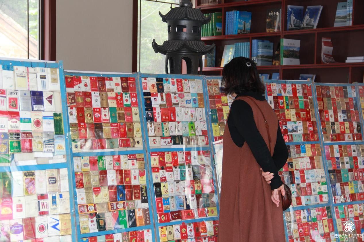  河南新野：小小烟盒圆了他的收藏梦