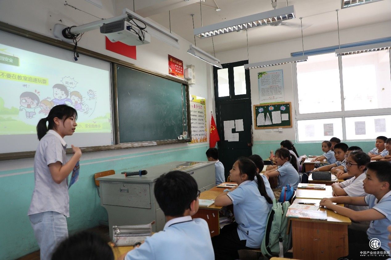  苍南县烟草专卖局：关爱儿童成长 传递爱心力量