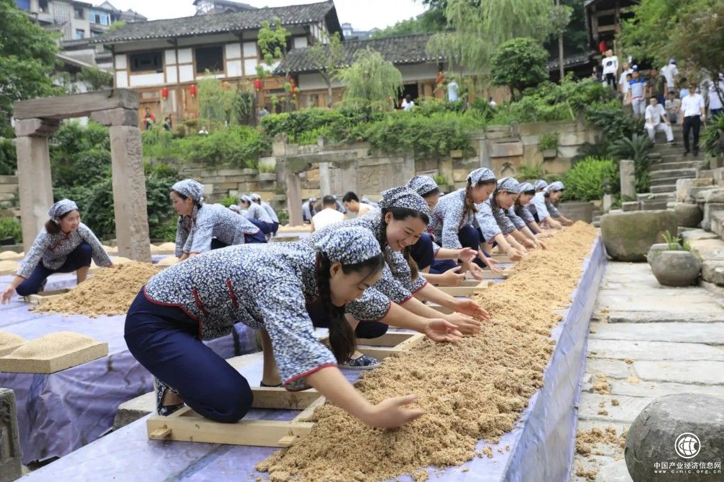  妙龄少女的赤足踩曲，永隆裕续写酱香传奇