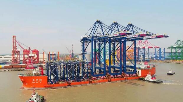 振华重工设计建造的尼日利亚首个现代化深水港设备发运