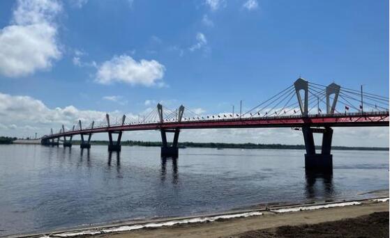 中俄黑龙江大桥正式通车 中国中铁参建