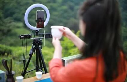 两部门联合印发《网络主播行为规范》 31种行为不得出现