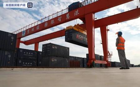 京雄保国际智慧港开辟铁海联运集装箱直通“快车道”