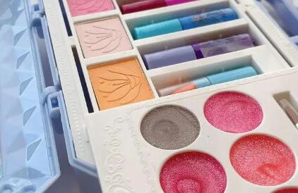 儿童化妆品市场乱象多选购需谨慎