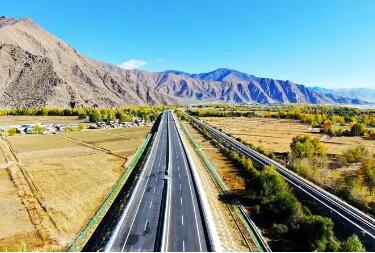 西藏公路通车里程达12.07万公里