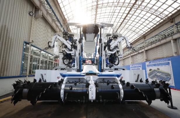 我国首套钻锚一体化智能快掘成套装备成功下线