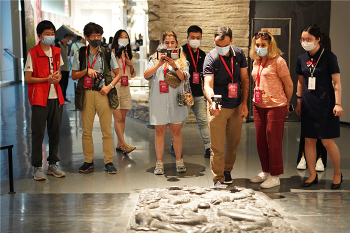 触摸千年文脉 “走读山东”外国友人感知体验参访活动在济宁举行