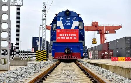 成都“牵手”新疆 四川首趟跨里海回蓉班列抵达双流